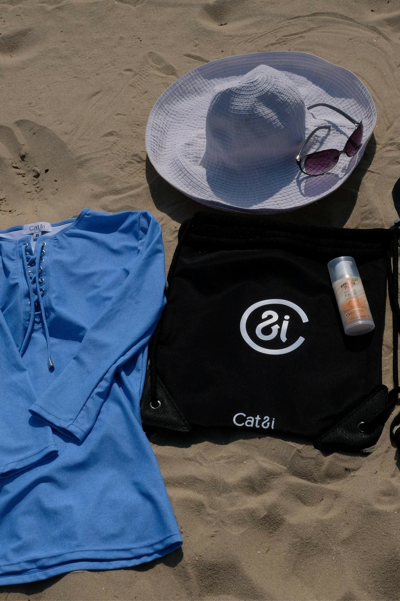 Packing the Perfect Beach Bag This Summer!